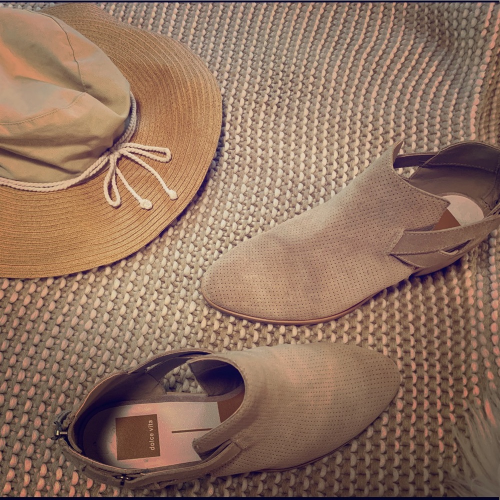 Dolce Vita Suede Booties w/Zip